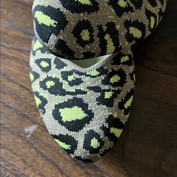 Skechers Green and Black Patterned Flats - Picture 7 of 9